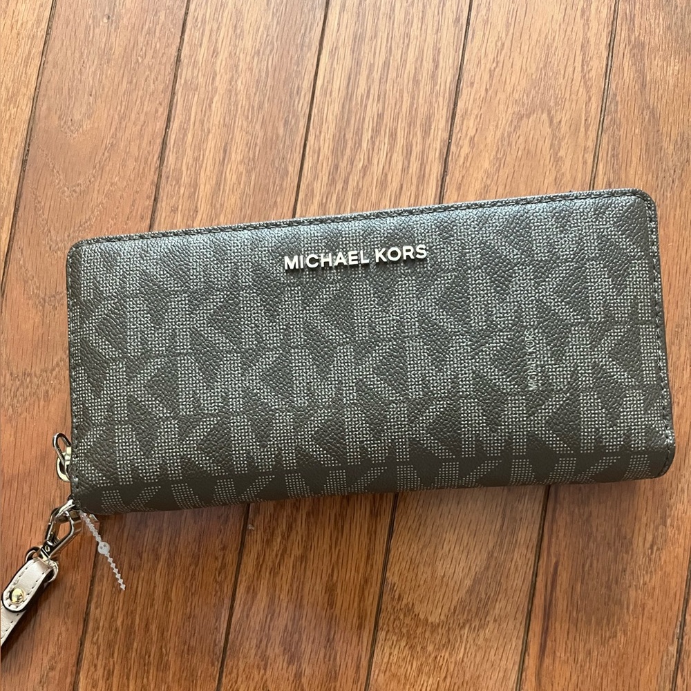 Michael Kors Wallet NEW